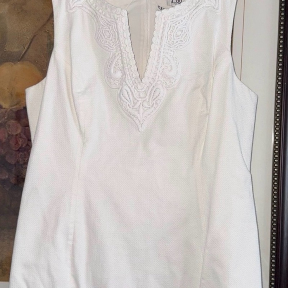 Lilly Pulitzer White Sleeveless Top Embroidered Neckline 10 Cotton